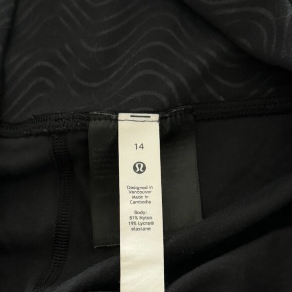 Women's Black Patterned Lululemon Leggings - Picture 5 of 5